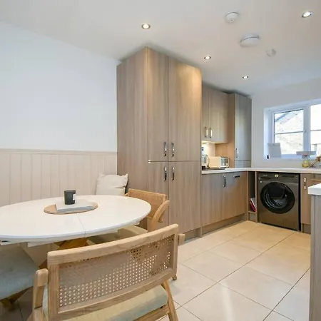 District Haven - Modern Comfort In 科克茅斯