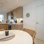 Semesterbostad District Haven - Modern Comfort In *