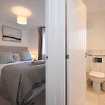 District Haven - Modern Comfort In
