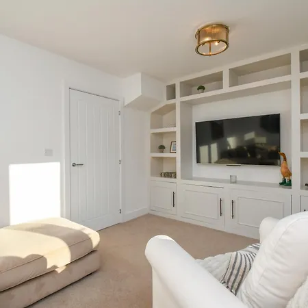 District Haven - Modern Comfort In