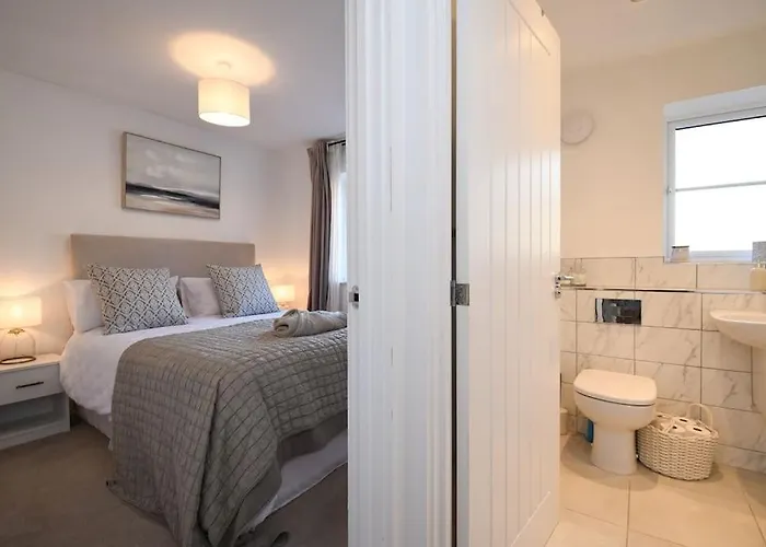 District Haven - Modern Comfort In